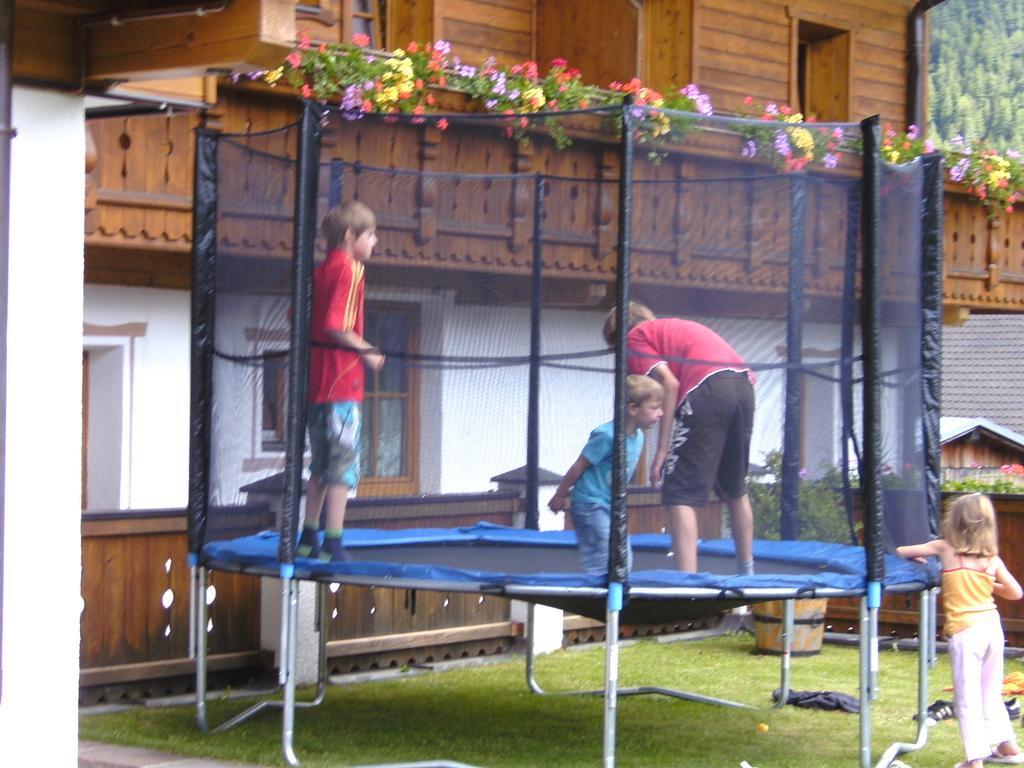 Apartmenthaus Innerkratzerhof Prägraten Exterior foto